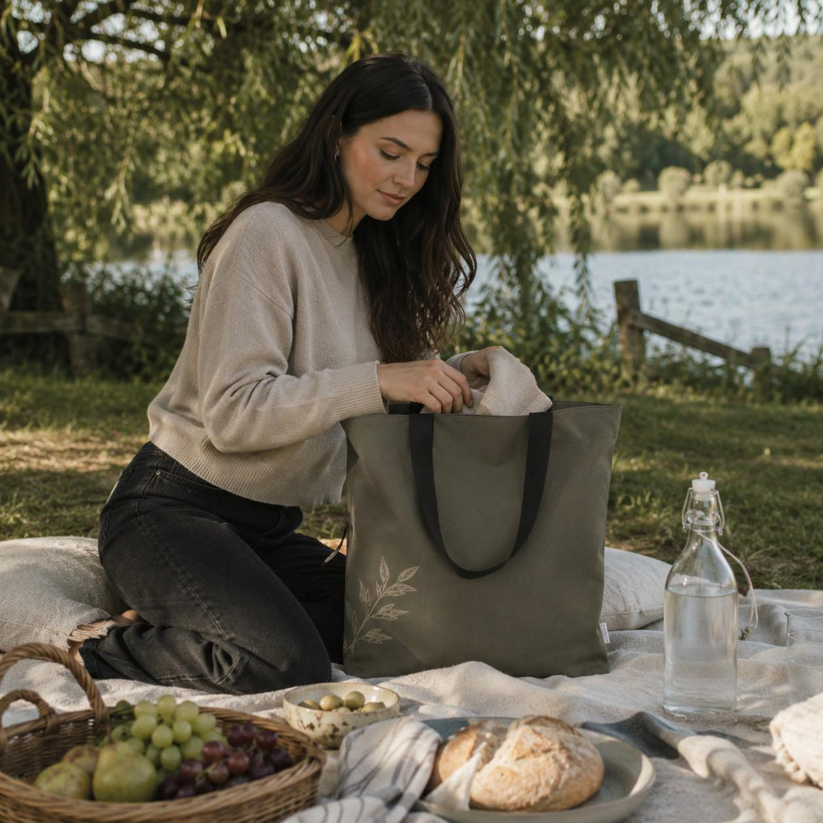 The Signature Willow Tote Bag Forest